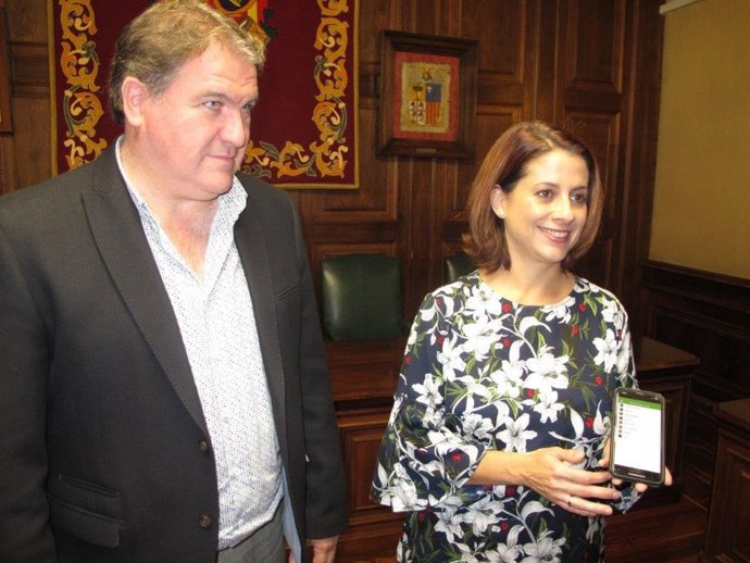 La alcaldesa de Teruel Emma Buj y el concejal de Infraestructuras, Juan Carlos Cruzado