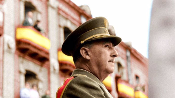 Fotograma de la serie documental 'España después de la guerra: el franquismo en color' (DMAX)