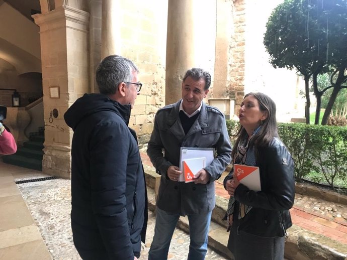 La diputada de Ciudadanos, Sara Giménez y el candidato al Congreso por Teruel, Joaquín Moreno visitan Alcañiz