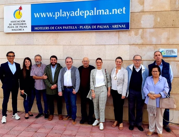 Reunión del PP con miembros de la plataforma Por una Playa de Palma Cívica.