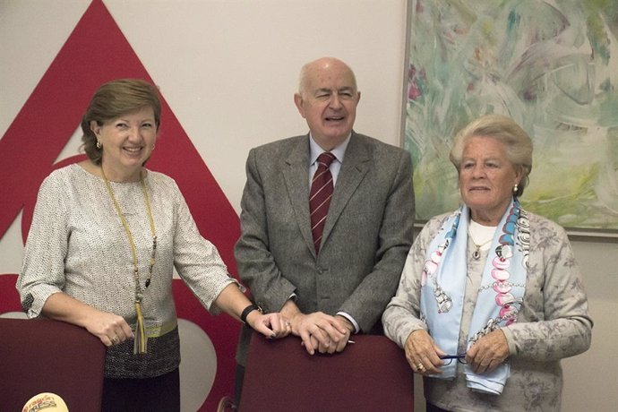 Fernando Galdámez, Pilar Ríos y Pilar Enériz presentan el Rastrillo Aragón 2019.