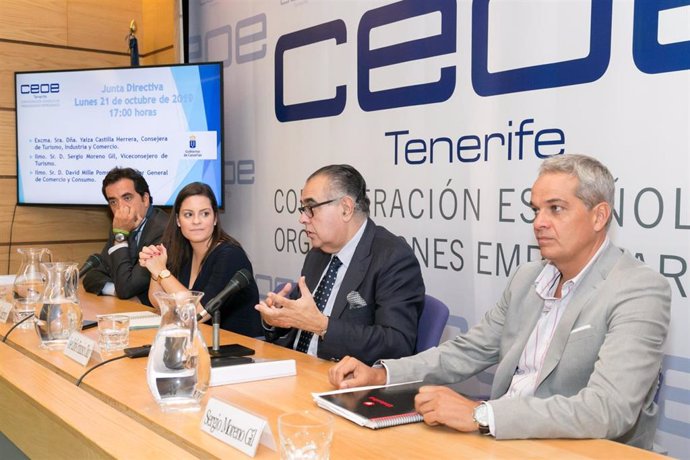 La consejera de Turismo del Gobierno de Canarias, Yaiza Castilla, en un encuentro con CEOE-Tenerife