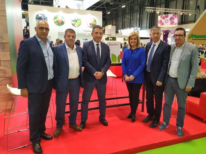 Miembros del PP de Huelva respaldan al sector agrario en Fruit Attraction.