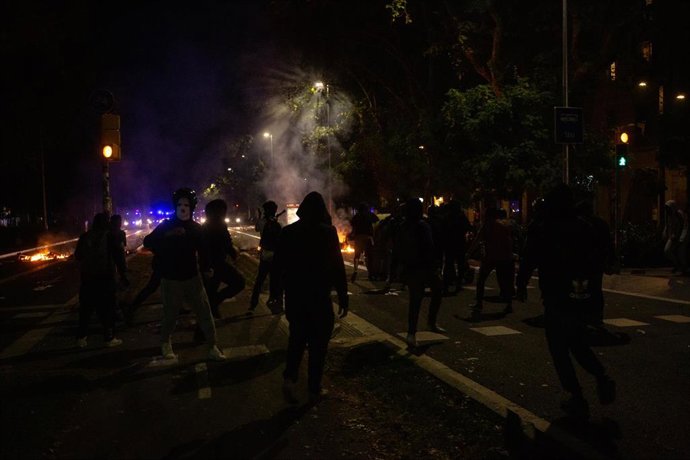 Manifestantes en la protesta en Barcelona (Cataluña/España) a 17 de octubre de 2019.