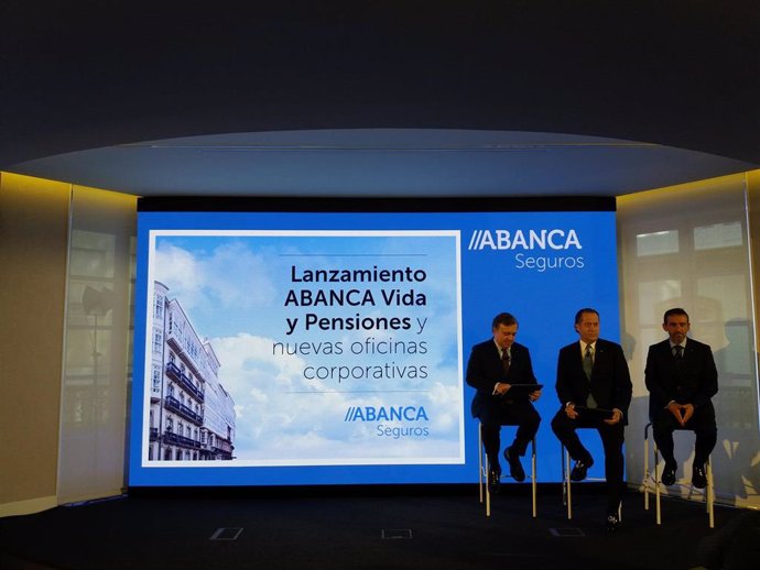 El presidente de Abanca, Juan Carlos Escotet; el consejero delegado, Francisco Botas, y el director general de Abanca Seguros, Álvaro García, presentan Abanca Vida y Pensiones