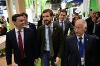 Pablo Casado visita los 'stands' almerienses de Fruit Attraction y aboga por "agua accesible y sostenible"