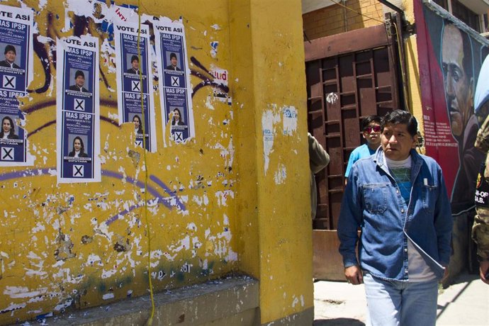 Elecciones en un colegio electoral de Bolivia