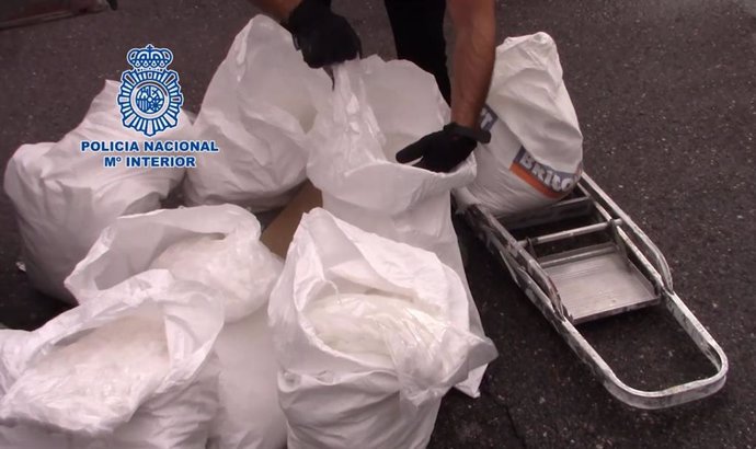 Sucesos.- La Policía halla más de 100 kilos de 'cristal' entre escombros dentro 