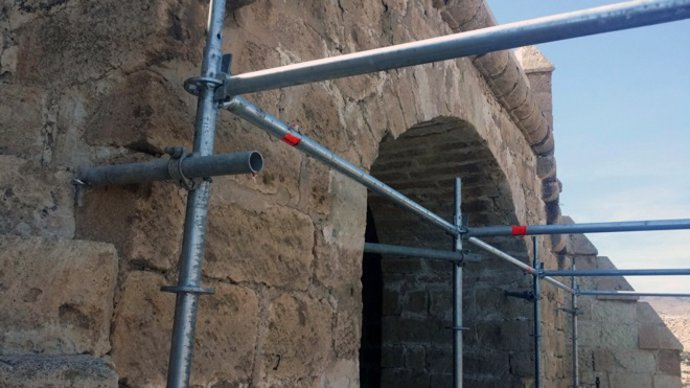 Andamio anclado en el muro de la Alcazaba de Almería que derivó en el caso 'Taladrazo' 
