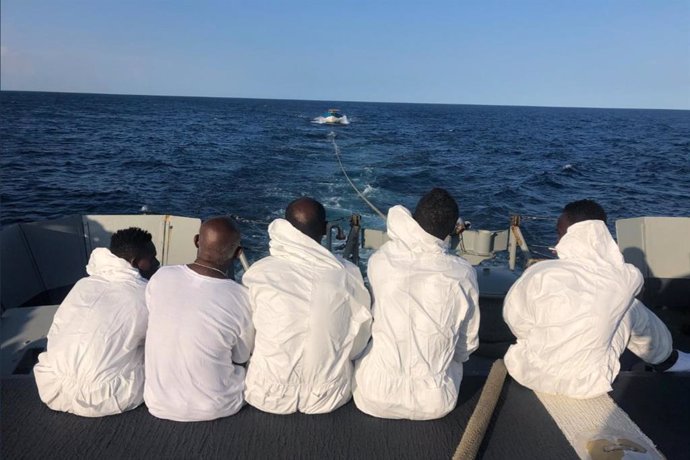 Marineros somalíes rescatados por la fragata española Canarias
