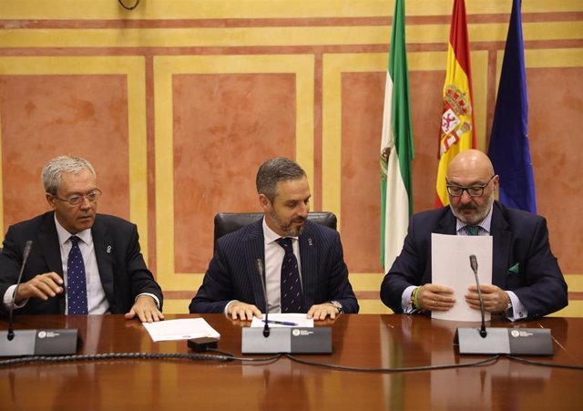 Firma del acuerdo sobre el Presupuesto andaluz para 2020 entre el Gobierno andaluz y Vox