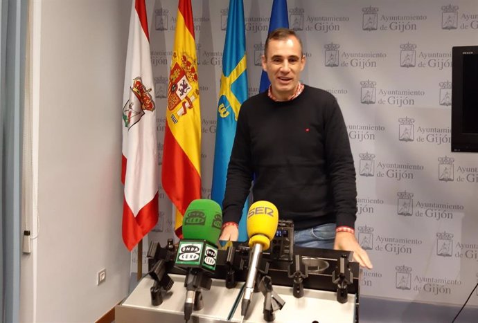El concejal de Cs, Rubén Pérez Carcedo, en rueda de prensa en el Consistorio