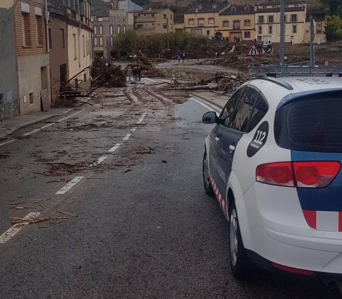 El acceso a Espluga de Francolí (Tarragona) cortado a causa del temporal.