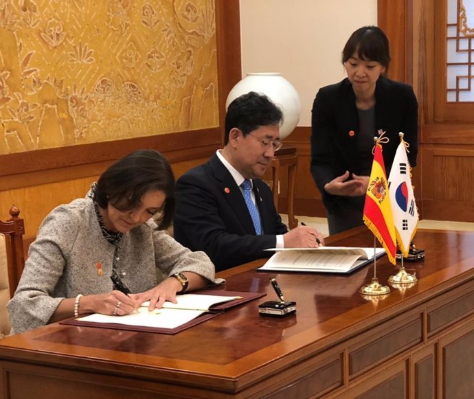 España y Corea del Sur firman un acuerdo para reforzar la cooperación turística