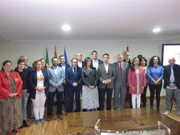 Foto de familia en la presentación de los presupuestos de la Diputación de Badajoz para 2020