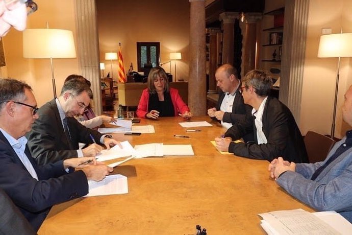 La presidenta de la Diputación de Barcelona, Núria Marín, y BBVA firman créditos con 13 ayuntamientos de la provincia
