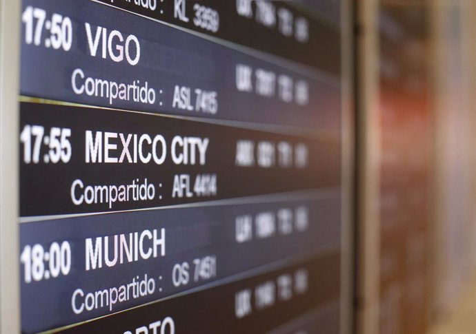 Paneles informativos de vuelos en el Aeropuerto Adolfo Suárez Madrid-Barajas.