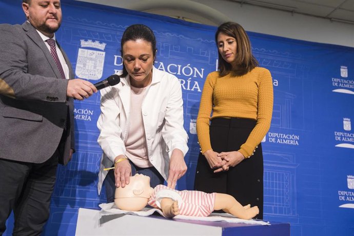 Prácticas del curso para familias de primeros auxilios programado por Diputación