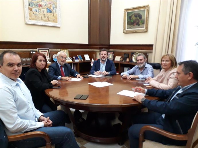 El subdelegado de Gobierno en Almería se reúne con representantes de UGT por la central de Endesa de Carboneras