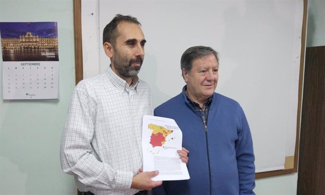 El reponsable de Calidad del Aire de Ecologistas en Acción, Miguel Ángel Ceballos, (i) y el portavoz de la organización en Valladolid, Javier Gutiérrez.