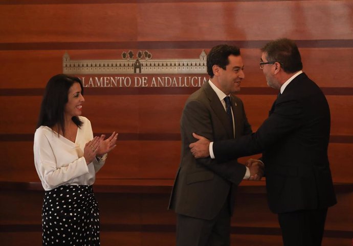 Acto de toma de posesión de Antonio López en el Parlamento como presidente de la CCA