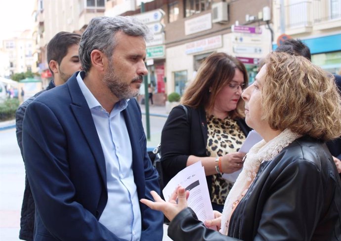 El candidato socialista número 1 al Congreso por Málaga, Ignacio López, asiste a la lectura del manifiesto por el Día Mundial del TDAH.