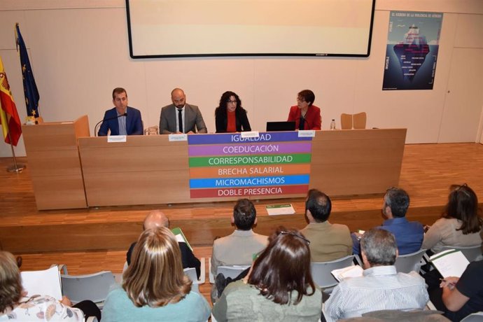 La consejera de Igualdad, Rocío Ruiz, ha participado este miércoles en el Consejo Andaluz de Personas Mayores.