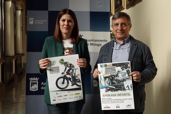 La concejala de Deporte, Noelia Losada, presenta la Bokeron Bike junto al director general de Deporinter, Joaquín Cuevas.