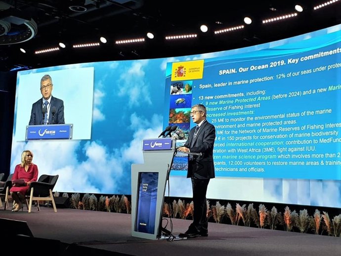El secretario de Estado de Medio Ambiente en funciones, Hugo Morán, anuncia 13 compromisos de España para mejorar la conservación marina.