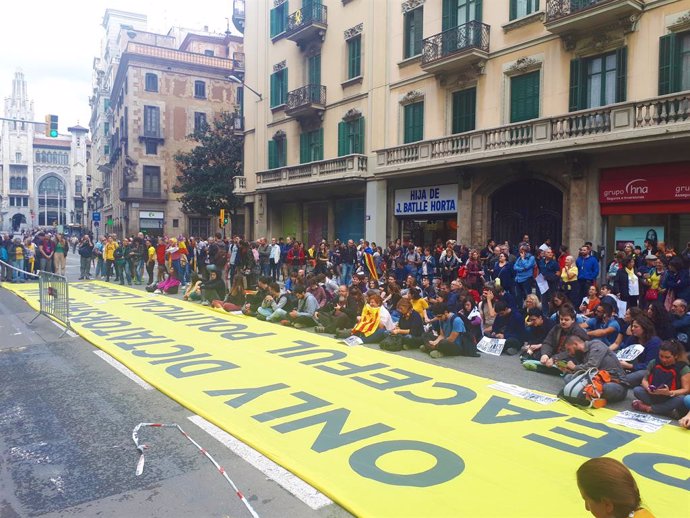 Concentració a la Via Laietana de Barcelona en protesta per la sentncia de l'1-O