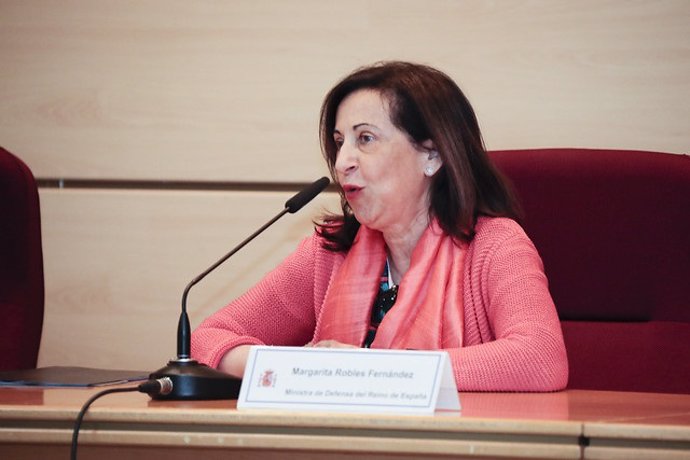 La ministra de Defensa, Margarita Robles, en la inauguración de un curso sobre mujeres y seguridad