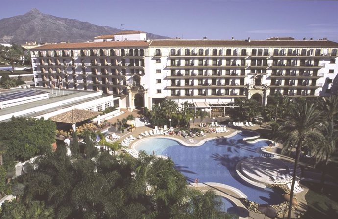 Hotel málaga costa del sol piscina establecimiento ocio turismo turistas