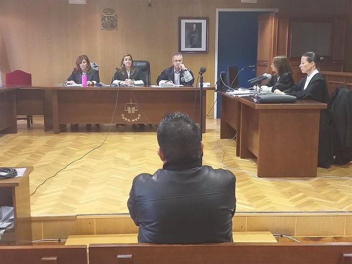 Acusado en un juicio por supuesto abuso sexual, en la Audiencia Provincial, en Vigo