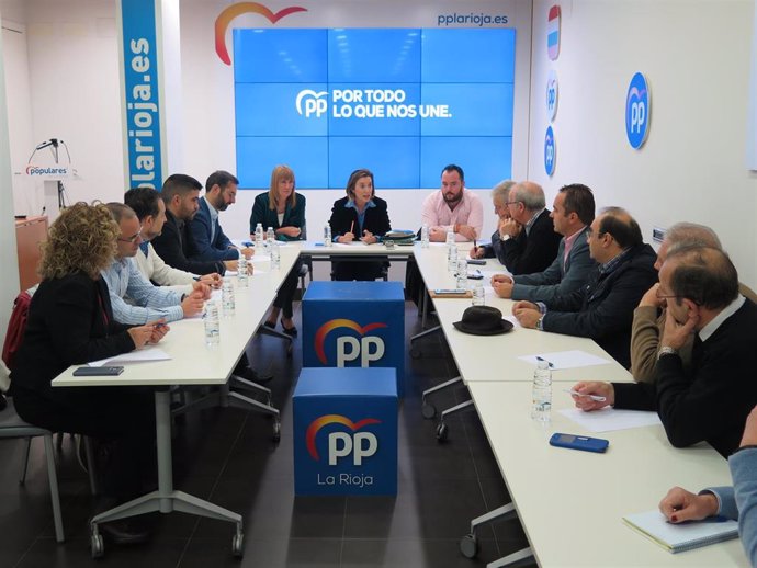 Imagen de la reunión del PP con el sector sociosanitario de La Rioja