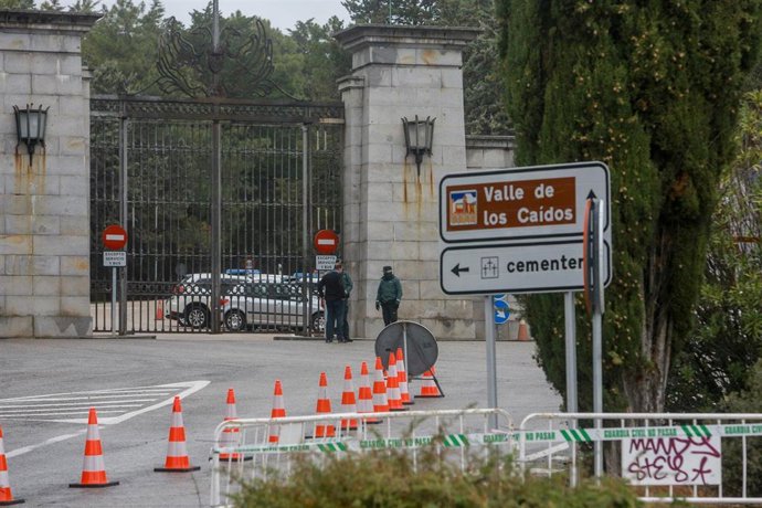 Últimos preparativos en el Valle de los Caidos a un día de la exhumación de Fran