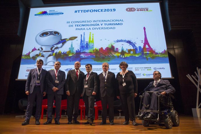Foto de familia de la inauguración del Congreso Internacional de Tecnología y Turismo para la Diversidad