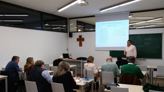 Clase del Centro Regional de Estudios Teológicos de Aragón.