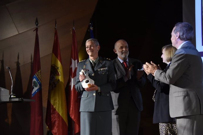 La teninente coronel de la Guardia Civil M Dolores Gimeno recibe el 'Premio al compromiso con la Igualdad Efectiva entre Hombres y Mujeres'