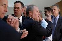 Congresistas republicanos irrumpen en una vista a puerta cerrada en el marco de la pesquisa sobre el 'impeachment'