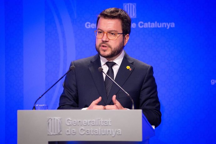 El vicepresidente de la Generalitat de Catalunya, Pere Aragons, en una rueda de prensa
