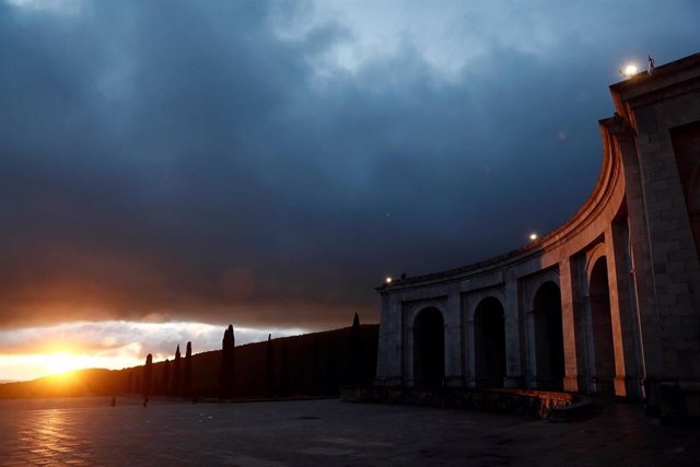 Vista de la explanada de la Basílica del Valle de los Caídos donde los restos de Francisco Franco serán exhumados y trasladados al cementerio de El Pardo-Mingorrubio para su reinhumación a 24 de octubre de 2019