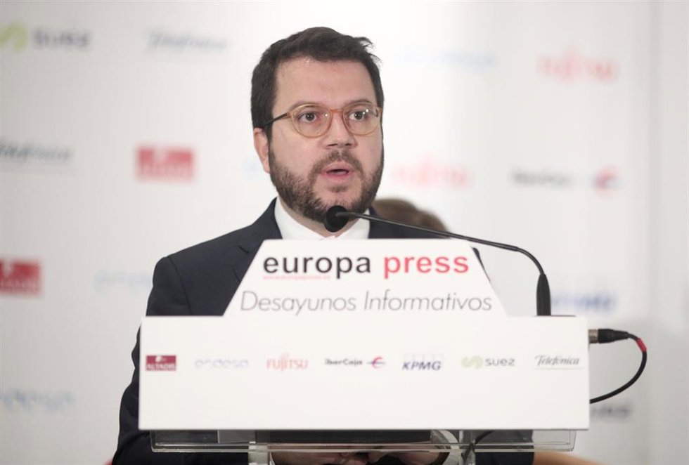 El vicepresidente del Govern y consejero de Economía y Hacienda, Pere Aragons, interviene durante el Desayuno Informativo de Europa Press en Madrid a 24 de octubre de 2019
