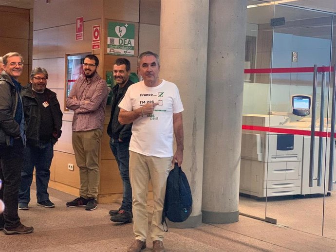 Más Madrid lleva al Pleno camisetas para reivindicar la "reparación" para los desaparecidos del Franquismo