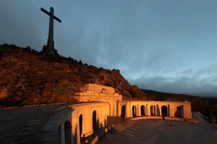 Vista de la explanada de la Basílica del Valle de los Caídos donde los restos de Francisco Franco serán exhumados y trasladados al cementerio de El Pardo-Mingorrubio para su reinhumación a 24 de octubre de 2019