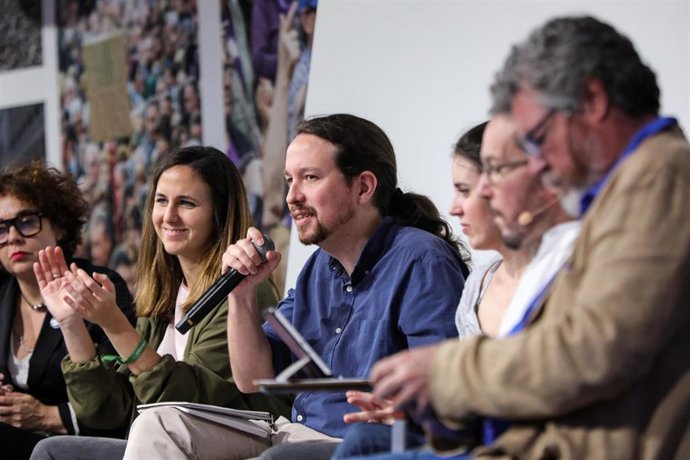 (I-D) La vicepresidenta primera de la mesa del Cogreso de los Diputados, Gloria Elizo, la portavoz adjunta de Unidas Podemos en el Congreso, Ione Belarra, el secretario general de Podemos, Pablo Iglesias, la portavoz de Unidas Podemos en el Congreso de 