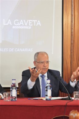 El presidente del Cabildo de La Gomera y de Agrupación Socialista Gomera (ASG), Casimiro Curbelo, durante una conferencia en la capital grancanaria
