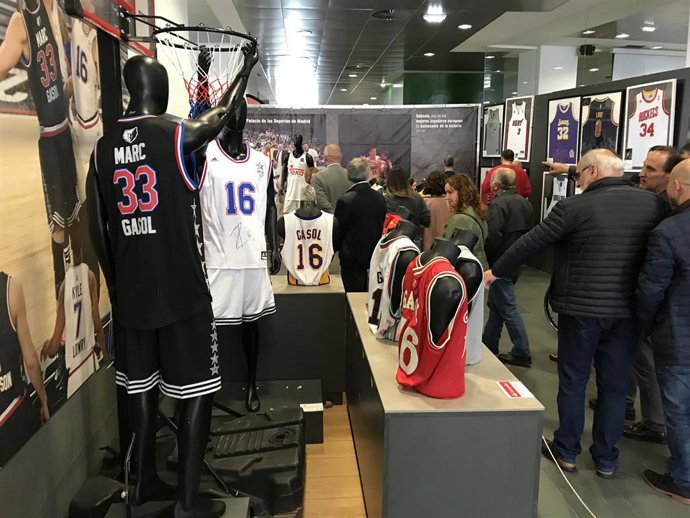 Vallsur acoge la exposición 'Hall of Fame', un recorrido por los momentos memorables de la historia del deporte
