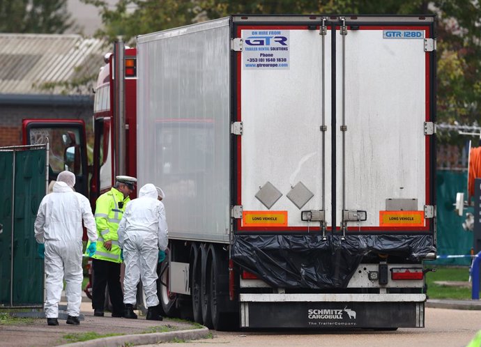 R.Unido.- Los 39 muertos hallados en un camión en Reino Unido eran todos de naci