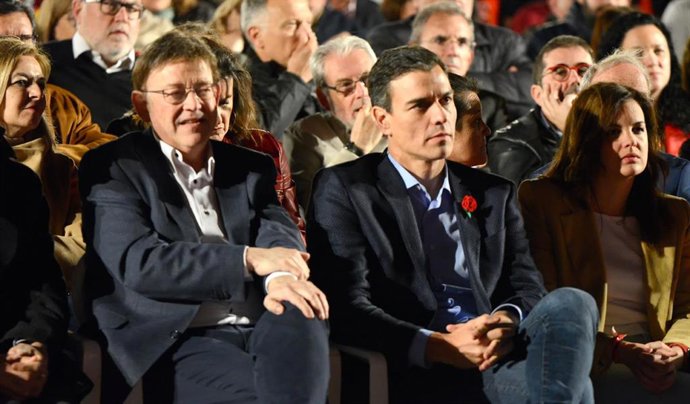 Pedro Sánchez y Ximo Puig en el acto de cierre de campaña del PSOE en Valncia, imagen de archivo.