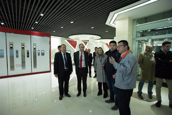 Una delegación navarra en Gansu (China) visita el Instituto de Investigación de Energía Natural